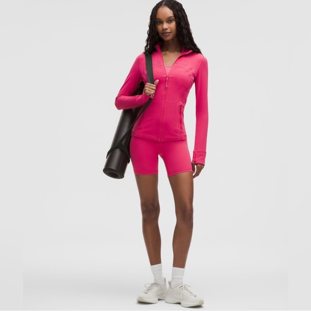 LULULEMON Define Jacket - Nulu - Raspberry
Coulis NWT SIZE: 8 - Picture 2 of 9